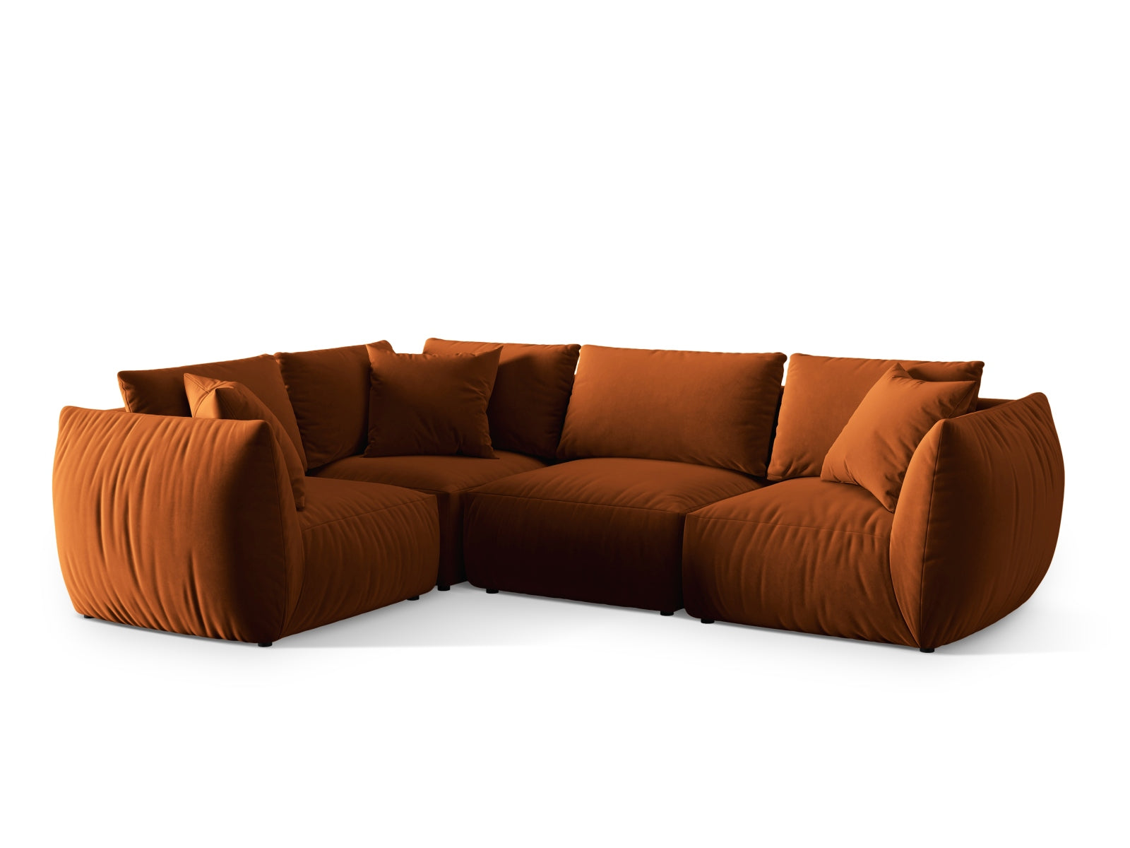 Stylisches Chris Velour Ecksofa in warmem Terracotta, perfekt für moderne Wohnzimmer. Geräumiges 4-Sitzer Modell von Micadoni.