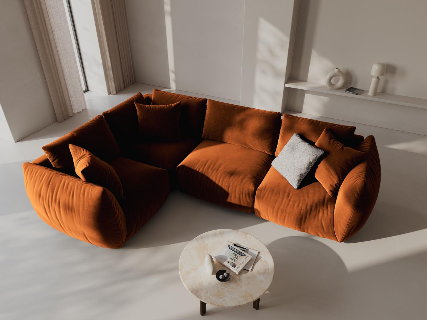 Elegantes Chris Velour Ecksofa in Terracotta, ideal für stilvolle Wohnräume. Komfortables 4-Sitzer Design von Micadoni.