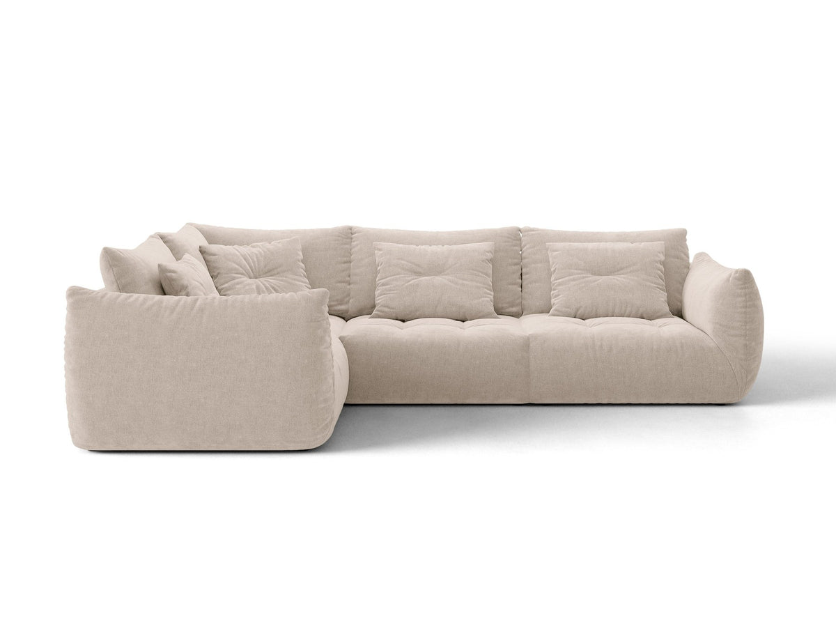 Modulares Ecksofa links Bloom von Micadoni in leichtem Beige, Veloursstoff Casino Pearl, schwarze Kunststoffbeine, tiefe Sitzfläche.