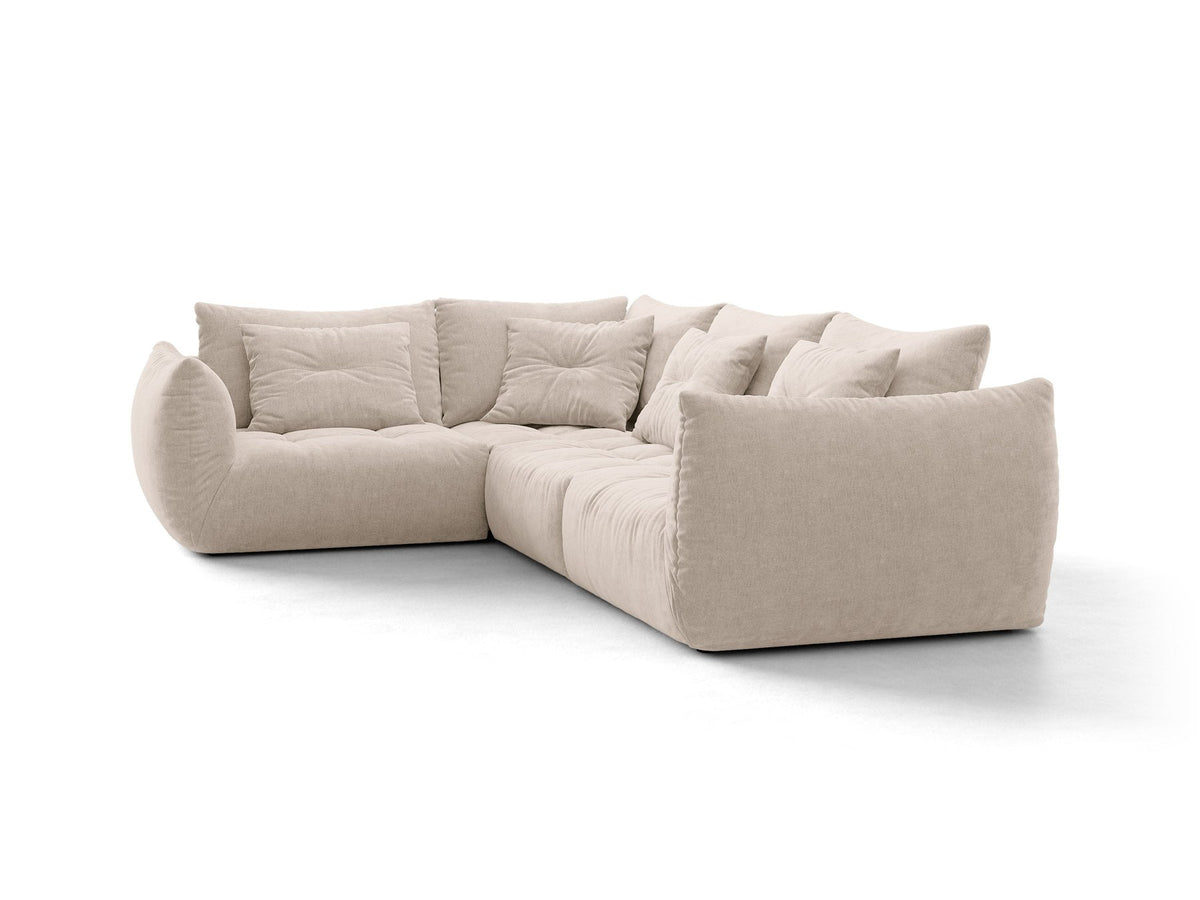 Modulares Ecksofa links Bloom von Micadoni in leichtem Beige, Veloursstoff Casino Pearl, schwarze Kunststoffbeine, tiefe Sitzfläche.