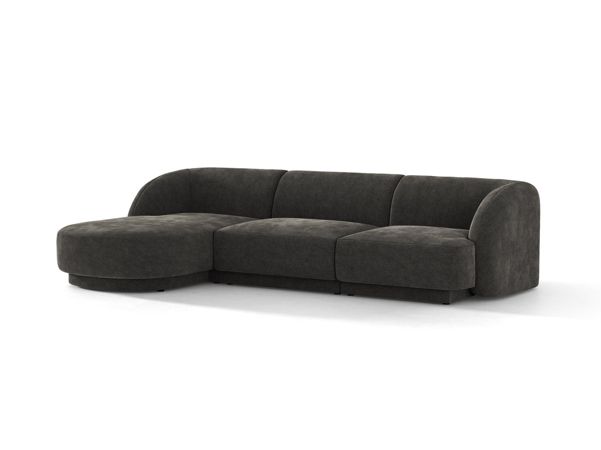 Miley Linkes Ecksofa von Micadoni, L-Sofa links in Dunkelbeige mit Bluvel-Stoffbezug und schwarzen Kunststoffbeinen, Frontalansicht.