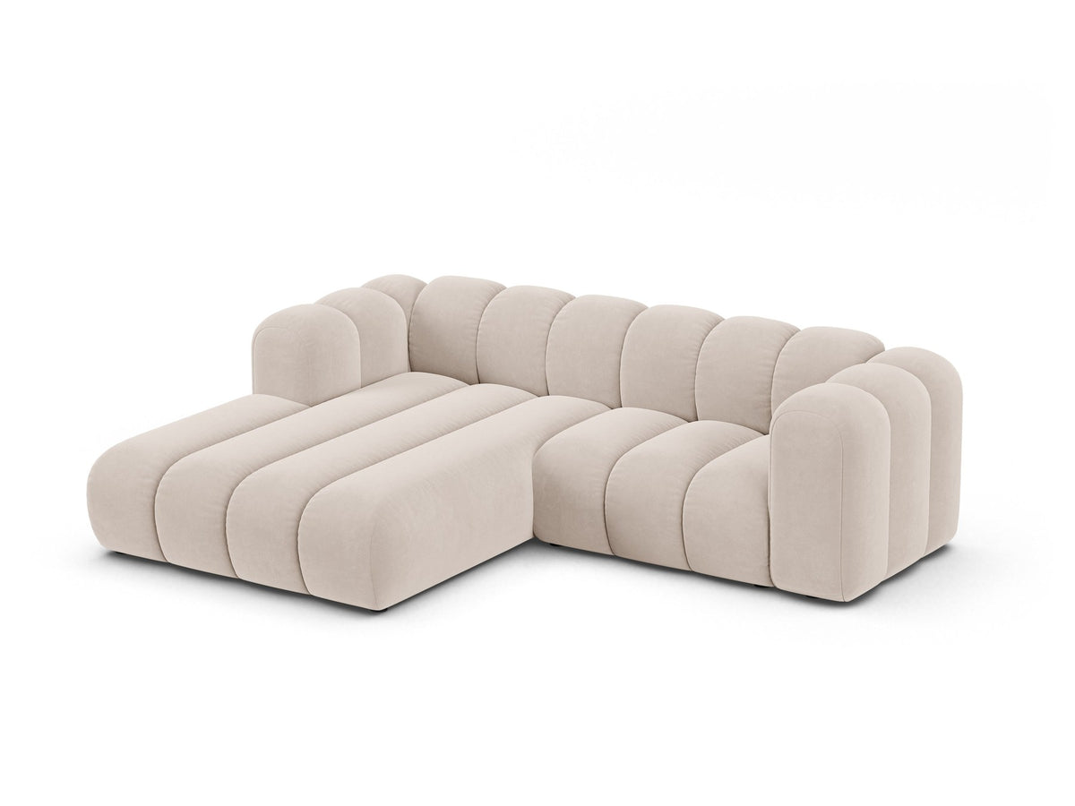 Lupine Linkes Ecksofa von Micadoni in Beige, L-förmiges Ecksofa mit Samtstoff Venus, schwarzen Kunststoffbeinen, Ausrichtung links.