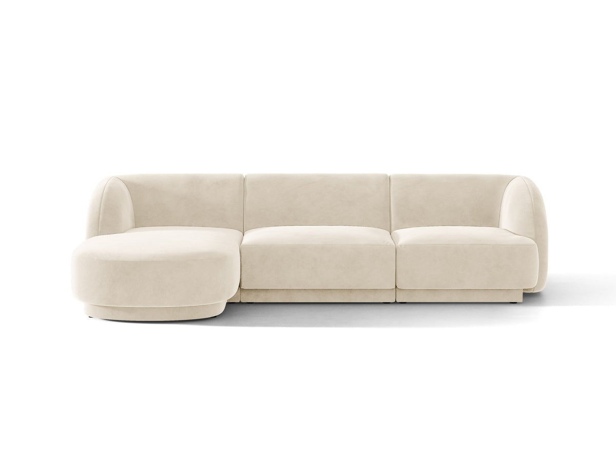 Miley Linkes Ecksofa von Micadoni, L-Sofa links in Dunkelbeige mit Bluvel-Stoffbezug und schwarzen Kunststoffbeinen, Frontalansicht.