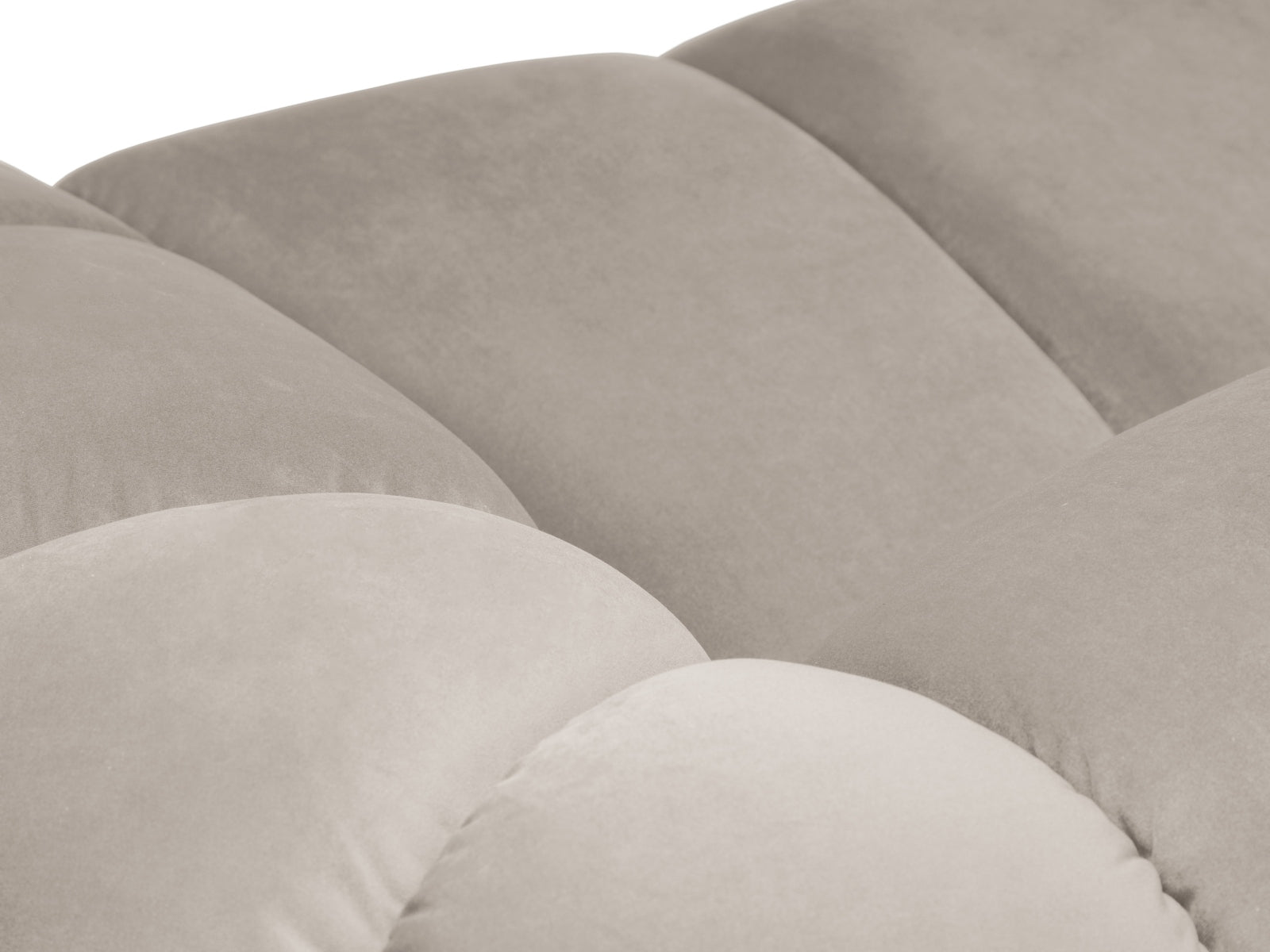 Beiges Velour Ecksofa Diana von Micadoni, linksseitig, 4-Sitzer, ideal für moderne Wohnräume mit einem Hauch von Eleganz und Komfort.