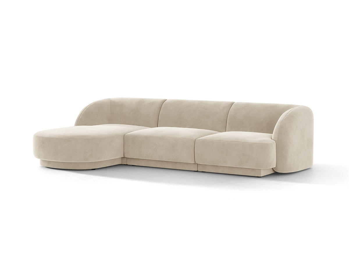 Miley Linkes Ecksofa von Micadoni, L-Sofa links in Dunkelbeige mit Bluvel-Stoffbezug und schwarzen Kunststoffbeinen, Frontalansicht.