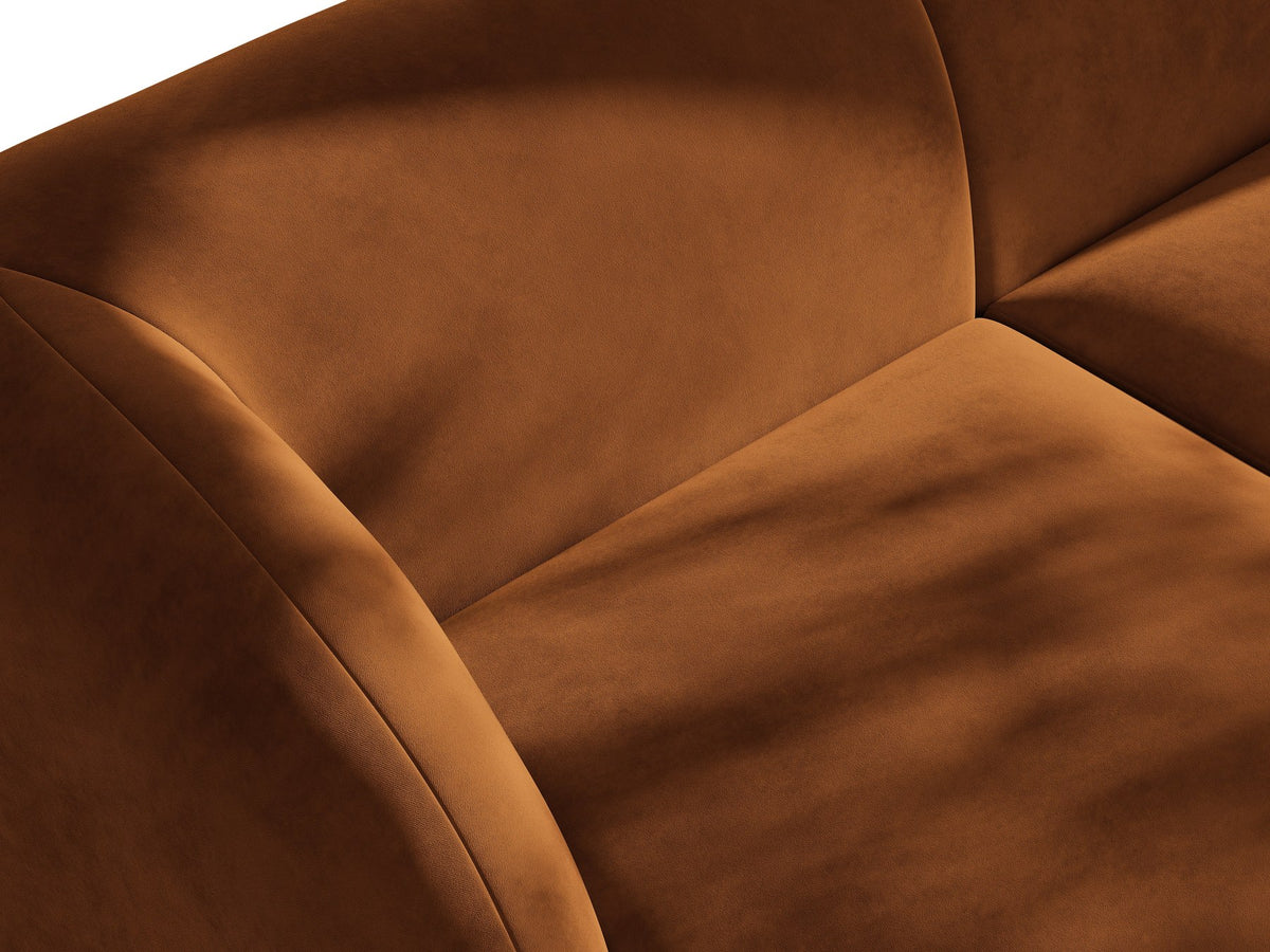 Miley Linkes Ecksofa von Micadoni, L-Sofa links in Dunkelbeige mit Bluvel-Stoffbezug und schwarzen Kunststoffbeinen, Frontalansicht.