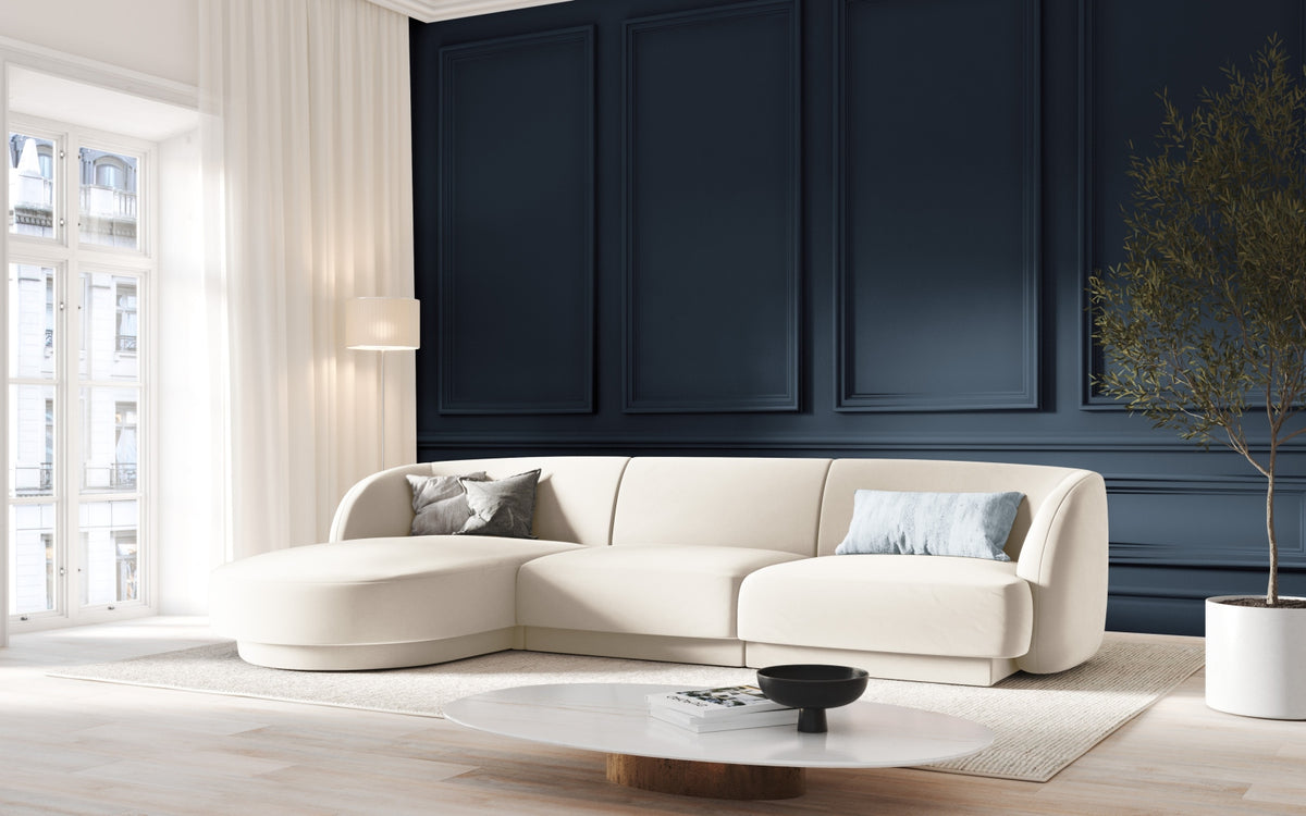 Miley Velour Ecksofa links 4 Sitzer in Light Beige-Bluvel präsentiert im Onlineshop von KAQTU Design AG. L-Sofa links ist von Micadoni