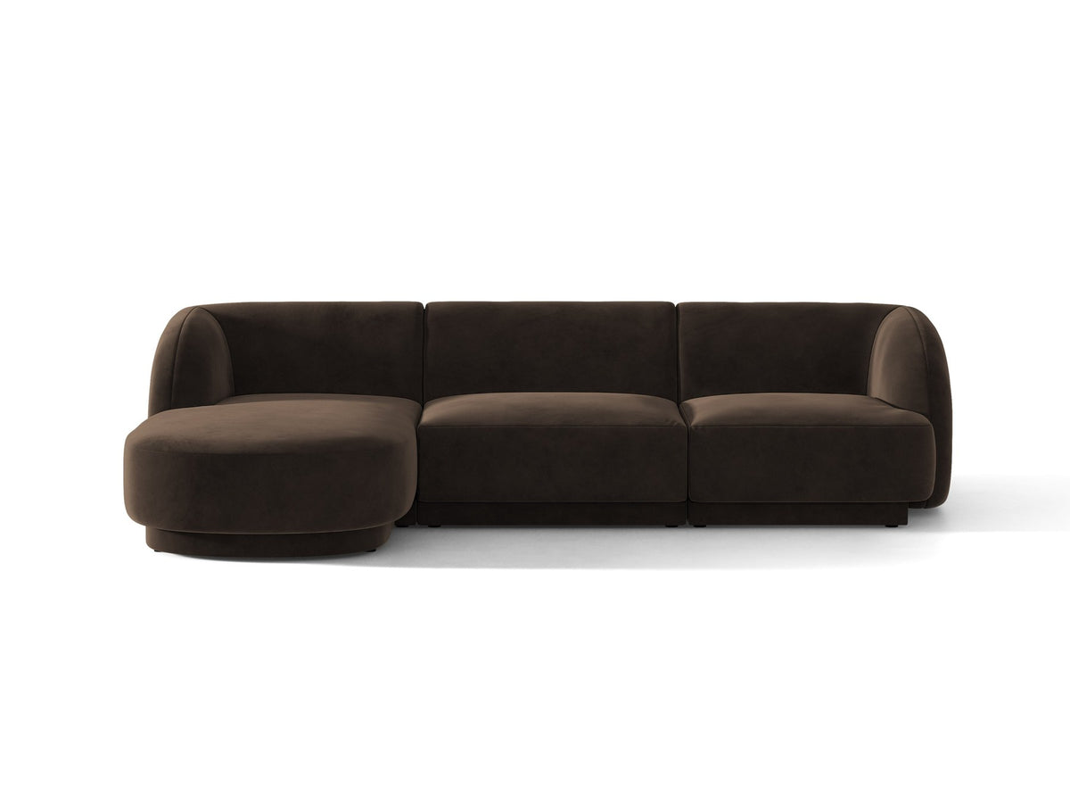 Miley Linkes Ecksofa von Micadoni, L-Sofa links in Dunkelbeige mit Bluvel-Stoffbezug und schwarzen Kunststoffbeinen, Frontalansicht.