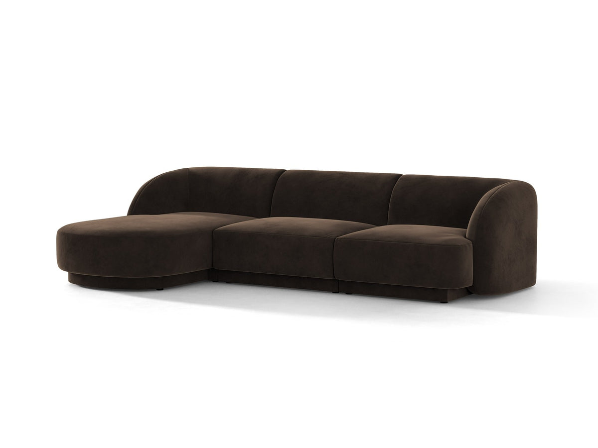 Miley Linkes Ecksofa von Micadoni, L-Sofa links in Dunkelbeige mit Bluvel-Stoffbezug und schwarzen Kunststoffbeinen, Frontalansicht.