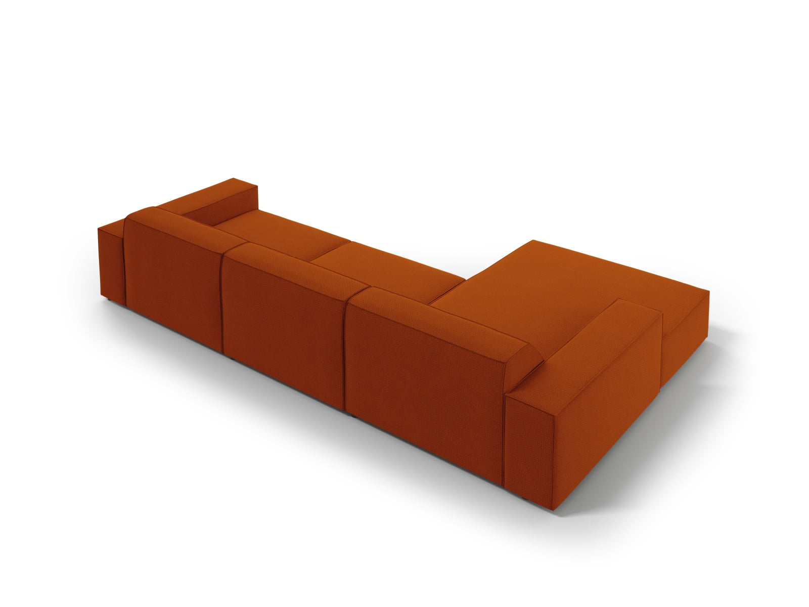 Elegantes, terracotta-farbenes L-Sofa von Micadoni, perfekt für 4 Personen, vereint modernes Design mit anpassbarer Modularität und hohem Sitzkomfort.