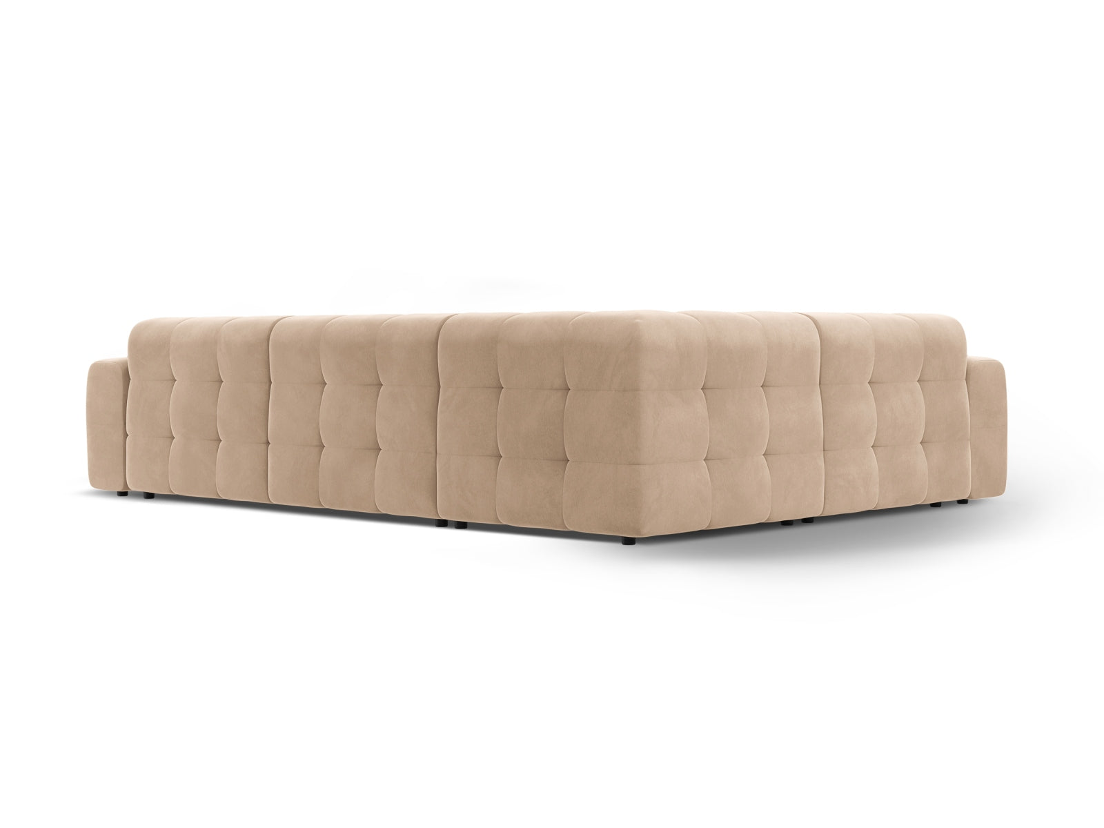 Elegantes Kendal Velour Ecksofa in warmem Almond Beige, ideal für stilvolle Wohnräume. Bietet komfortable Sitzgelegenheit für bis zu 6 Personen.