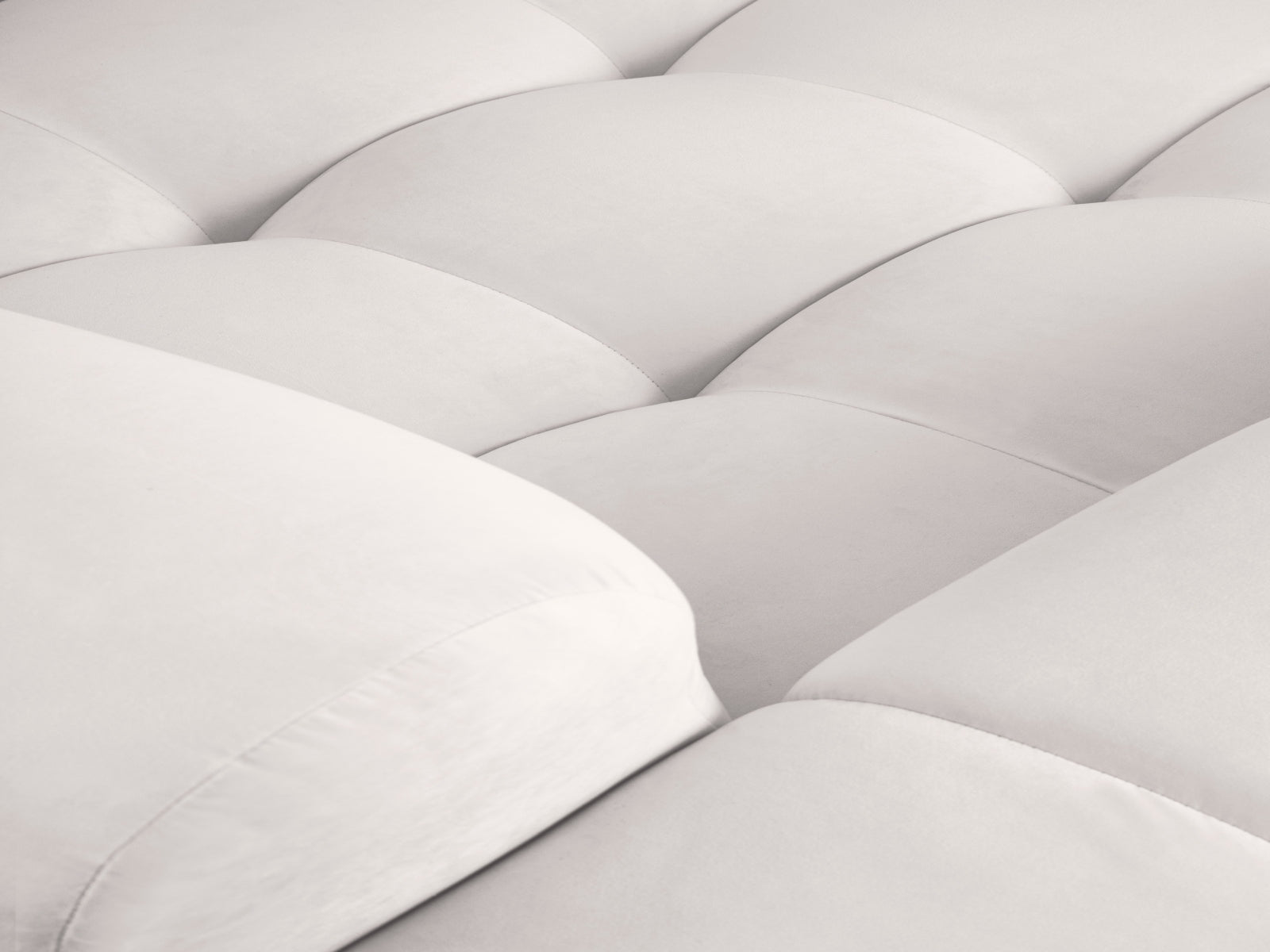 Stylisches Kendal Velour Ecksofa in elegantem Grau, ideal für 6 Personen, kombiniert Komfort und modernes Design für Ihr Zuhause.