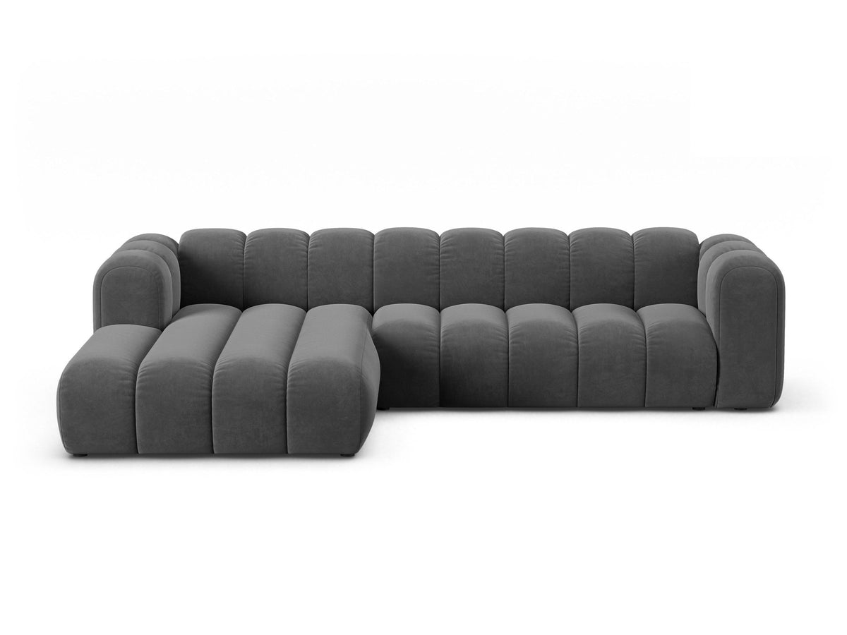 Lupines Ecksofa links von Micadoni in Beige mit Venus-Samtstoff, schwarzen Kunststoffbeinen und L-förmigem Design, Masse 290x177x70cm.