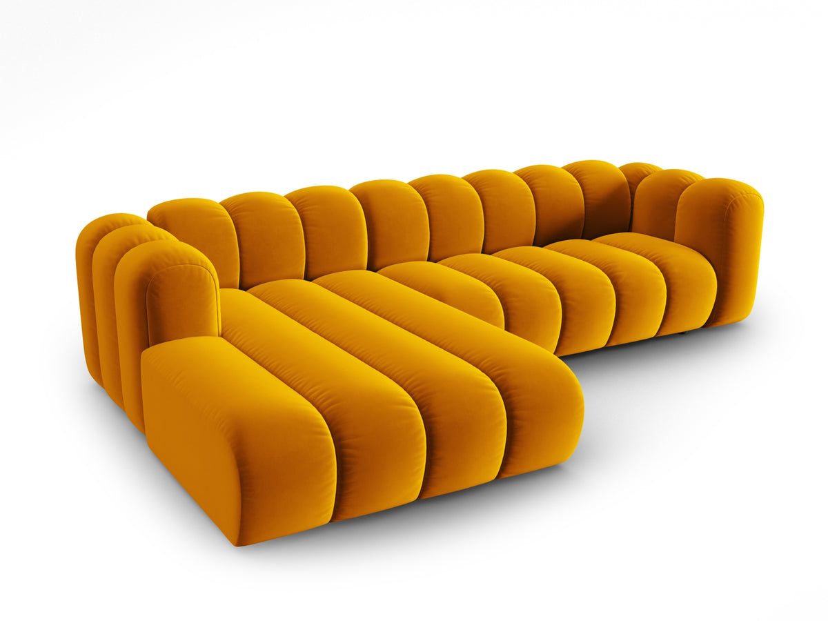 Lupine Velour modulares Ecksofa links 4 Sitzer in Yellow-Salvador präsentiert im Onlineshop von KAQTU Design AG. L-Sofa links ist von Micadoni