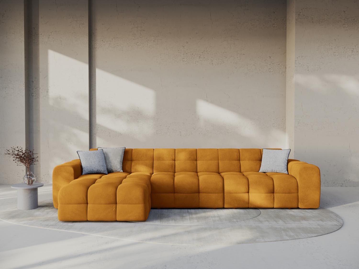 Elegantes Kendal Velour Ecksofa in Senfgelb, ideal für stilvolle Wohnzimmergestaltung. 5-Sitzer mit linksseitiger Anordnung von Micadoni.