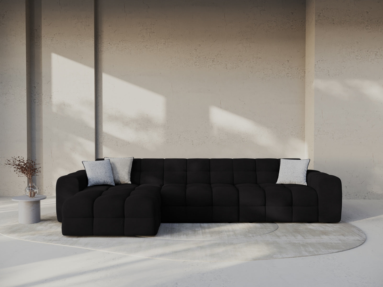 Elegantes Kendal Velour Ecksofa in Schwarz, 5-Sitzer, ideal für stilvolle Wohnräume, präsentiert von Micadoni.