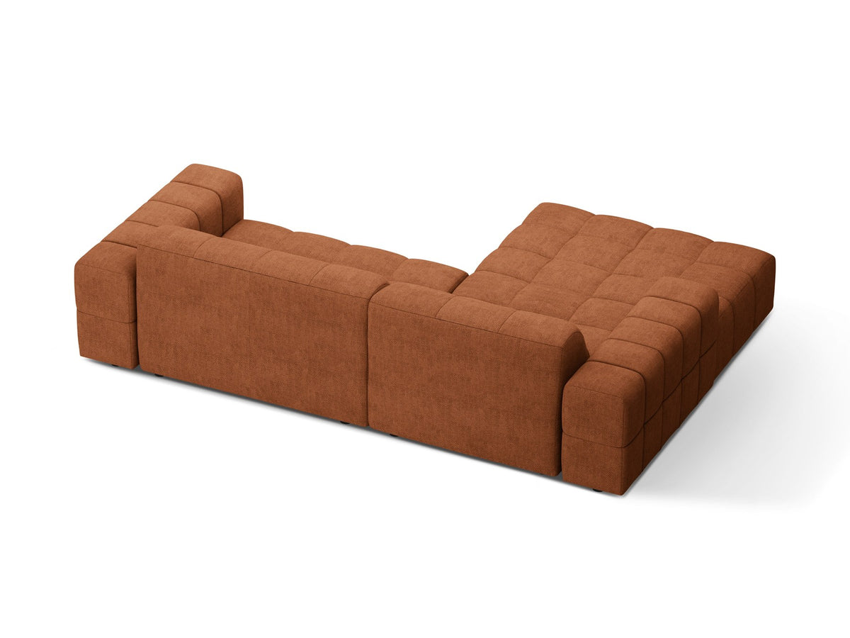 Jennifer Linkes Ecksofa von Micadoni in leichtem Beige, L-Form, Eden Chenille-Stoff, schwarze Kunststoffbeine, Rückenlehne mit Wattierung.