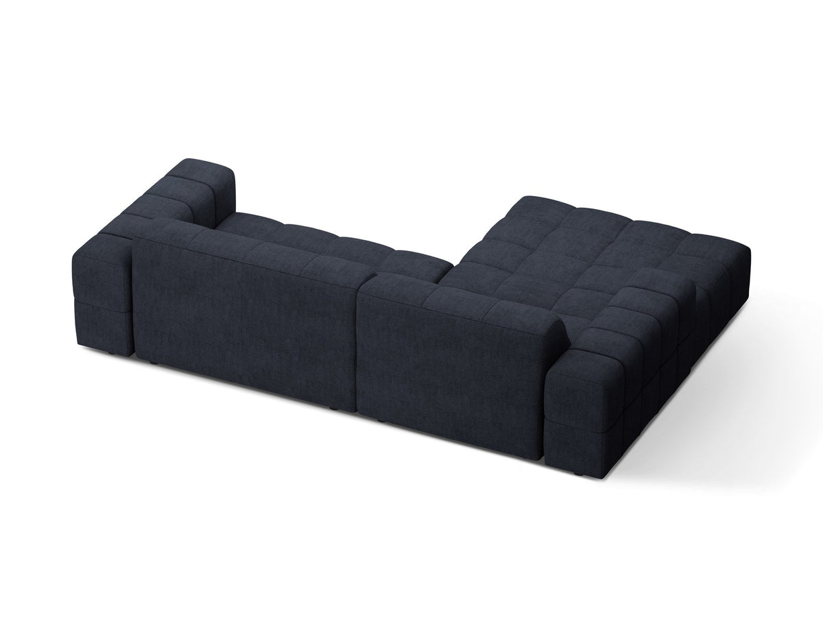 Jennifer Linkes Ecksofa von Micadoni in leichtem Beige, L-Form, Eden Chenille-Stoff, schwarze Kunststoffbeine, Rückenlehne mit Wattierung.