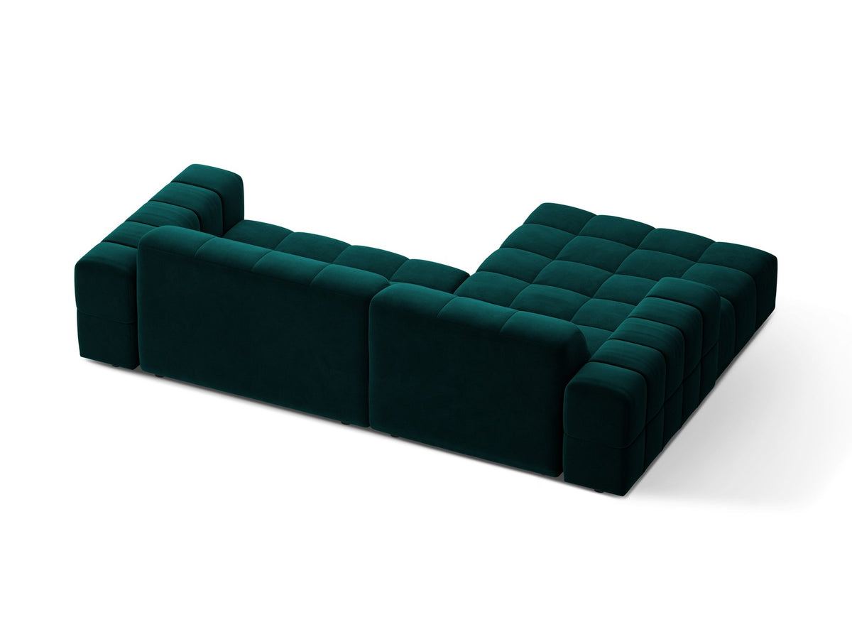 Jennifer Linkes Ecksofa von Micadoni in leichtem Beige, L-Form, Eden Chenille-Stoff, schwarze Kunststoffbeine, Rückenlehne mit Wattierung.