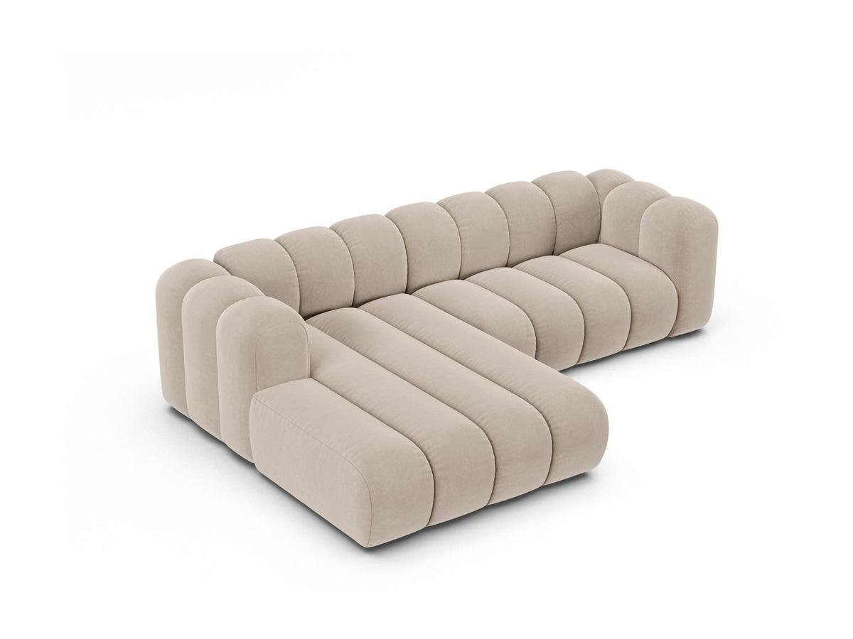 Lupine Velour Modular Ecksofa links 4 Sitzer in Beige-Salvador präsentiert im Onlineshop von KAQTU Design AG. L-Sofa links ist von Micadoni