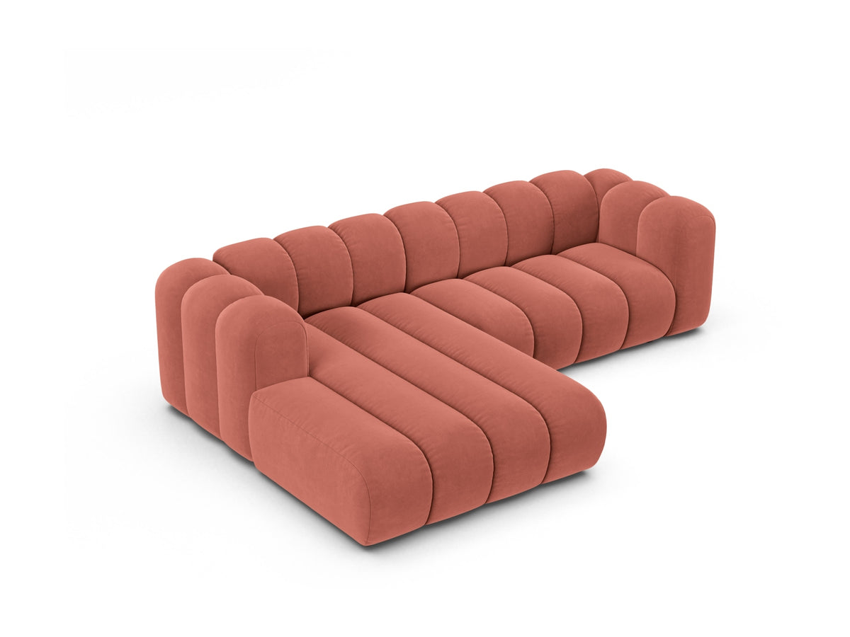 Lupine Velour Modular Ecksofa links 4 Sitzer in Coral-Salvador präsentiert im Onlineshop von KAQTU Design AG. L-Sofa links ist von Micadoni