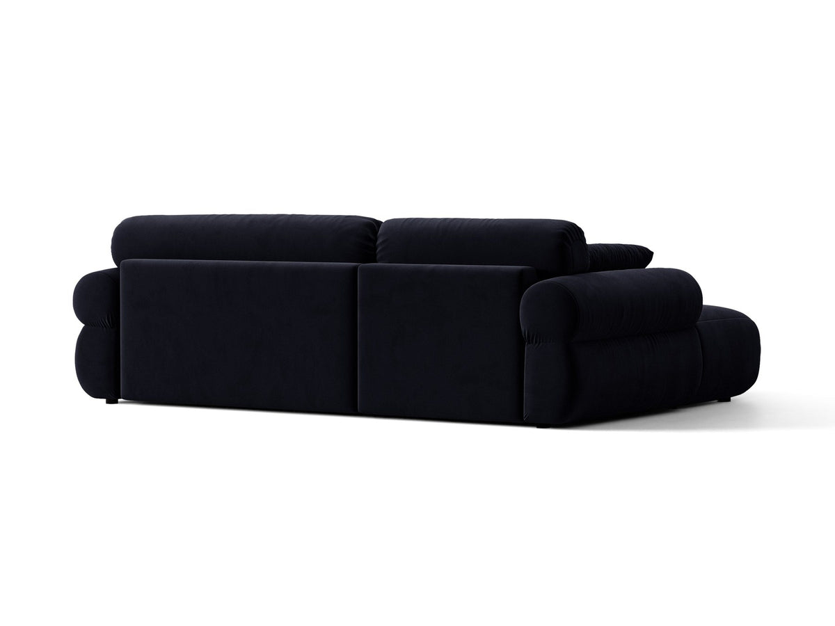 Beiges L-Sofa Ophelia von Micadoni mit Liberty-Stoffbezug, schwarzen Kunststoffbeinen und tiefer Sitzfläche, Ausrichtung links, in modernem Wohnraum.
