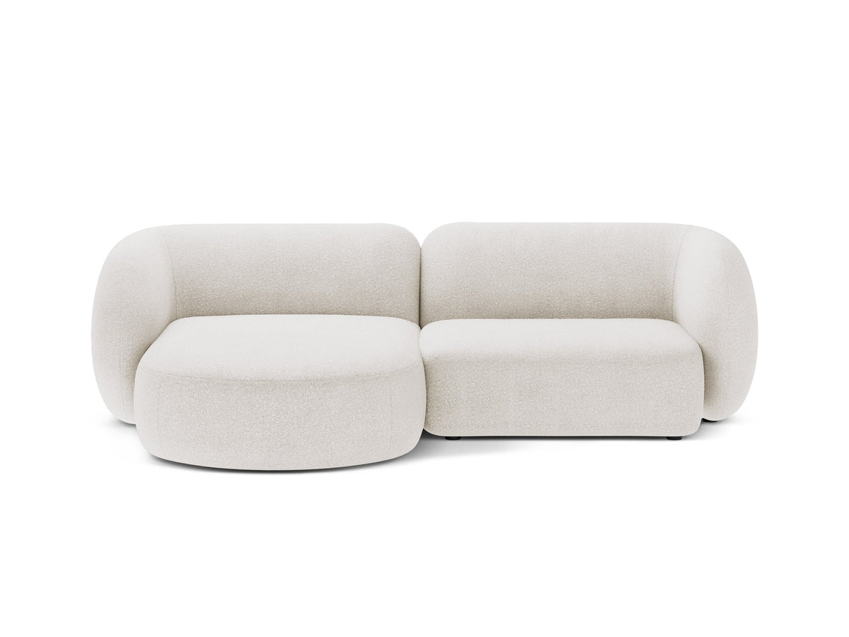 Weisses Ecksofa links Kate von Micadoni mit Baloo-Stoffbezug, schwarzen Kunststoffbeinen und modularem Aufbau, Masse 255x176x76 cm