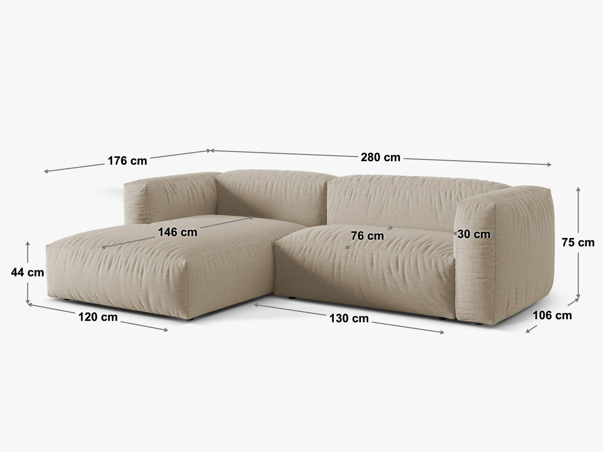 Modulares Ecksofa Martina von Micadoni in Schokoladenbraun mit Veloursstoff-Bezug, links ausgerichtet, auf niedrigen Polypropylen-Beinen stehend.