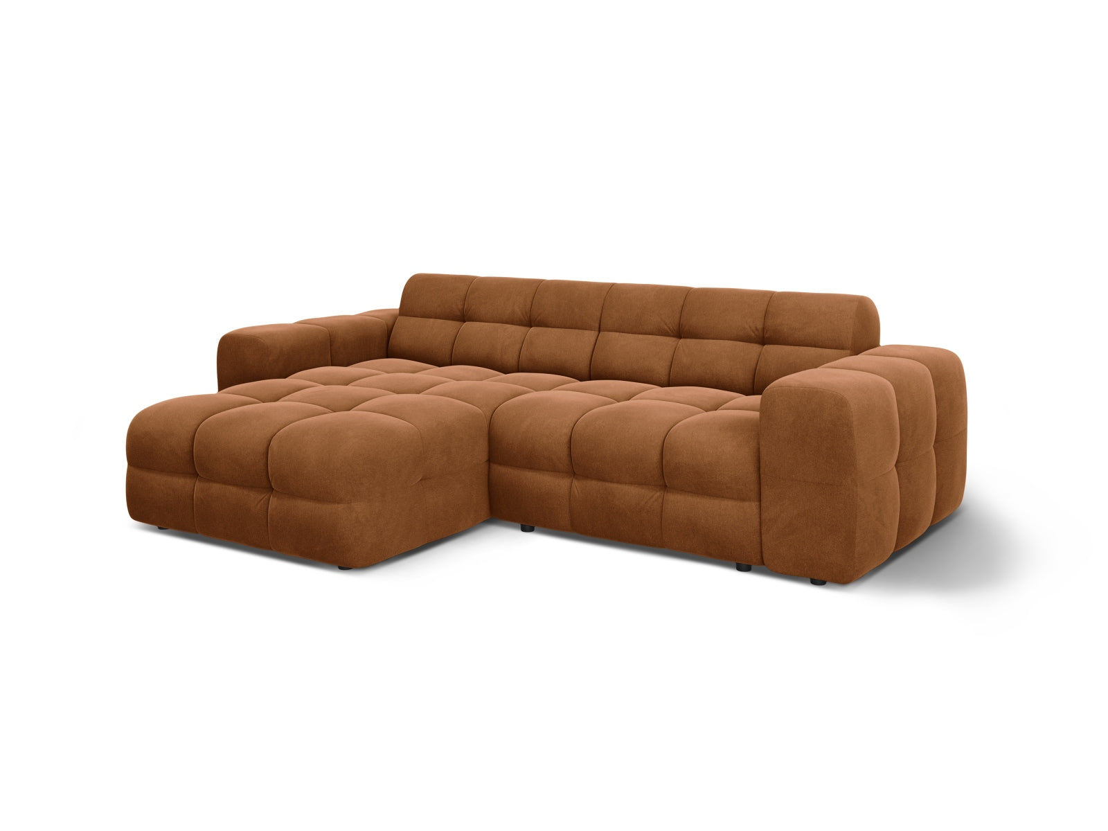 Erleben Sie das Kendal Velour links Ecksofa 4 Sitzer von Micadoni – elegantes Design, grosszügige Sitzfläche und optimalen Komfort für Ihr Wohnzimmer.