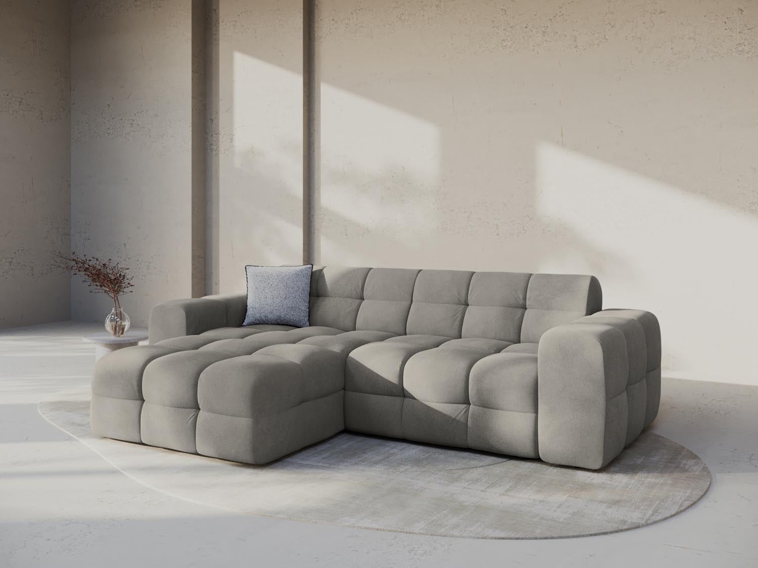 Entdecken Sie das Kendal Velour links Ecksofa 4 Sitzer von Micadoni – stilvolles Design, grosszügige Sitzfläche und höchsten Komfort für Ihr Zuhause.