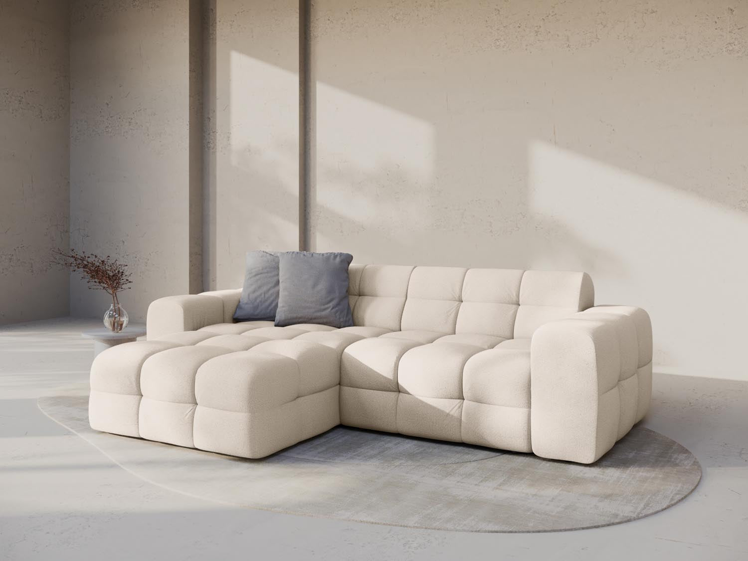 Beige Kendal Ecksofa links, 4-Sitzer von Micadoni, stilvolles L-Sofa für modernes Wohnen, ideal für gemütliche Wohnzimmer.