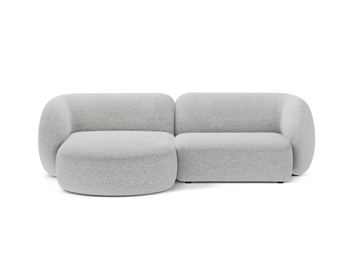 Weisses Ecksofa links Kate von Micadoni mit Baloo-Stoffbezug, schwarzen Kunststoffbeinen und modularem Aufbau, Masse 255x176x76 cm