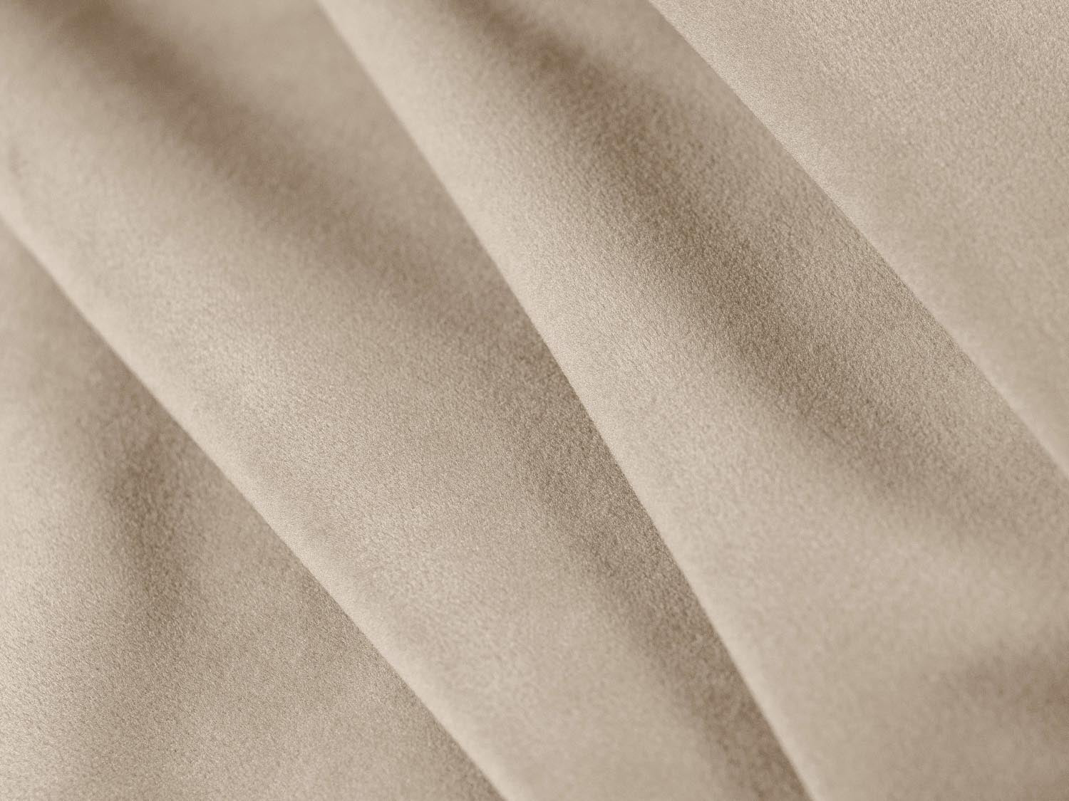 Elegantes, hellbeiges Velours Ecksofa Jenny von Micadoni, 5-Sitzer, ideal für gemütliche Stunden und modernes Wohndesign.
