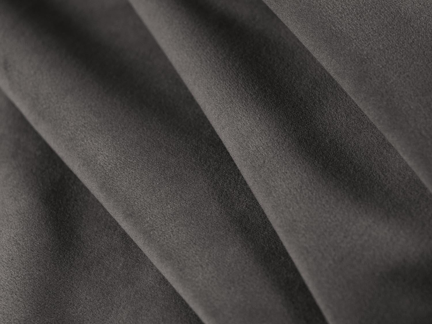 Elegantes linksseitiges Ecksofa Jenny in stilvollem Dunkelgrau, 5-Sitzer aus weichem Velours, ideal für gemütliche Abende im Wohnzimmer.
