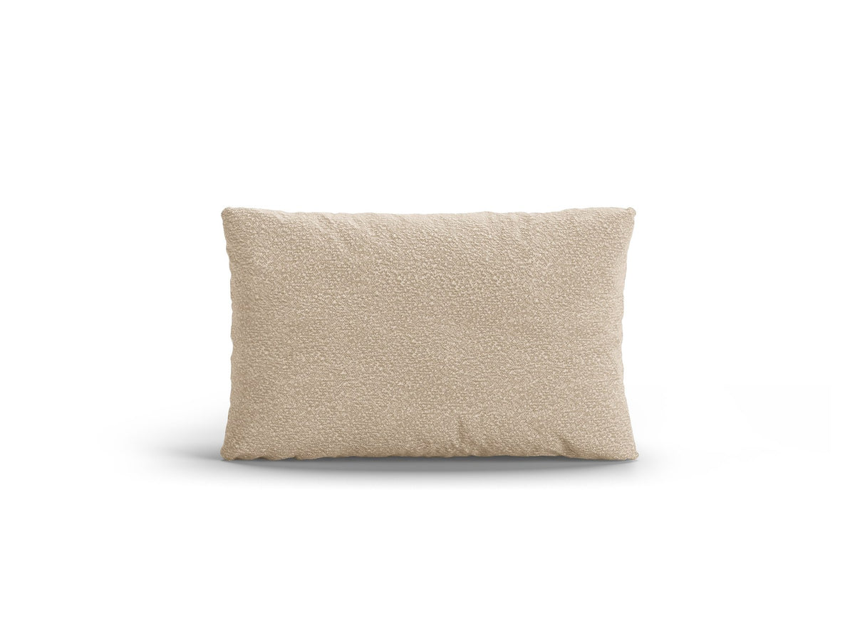 Weisses Dekokissen Poppy von Micadoni aus strukturiertem Bouclé-Stoff, rechteckige Form, Grösse 50x10x30 cm, auf hellem Hintergrund.