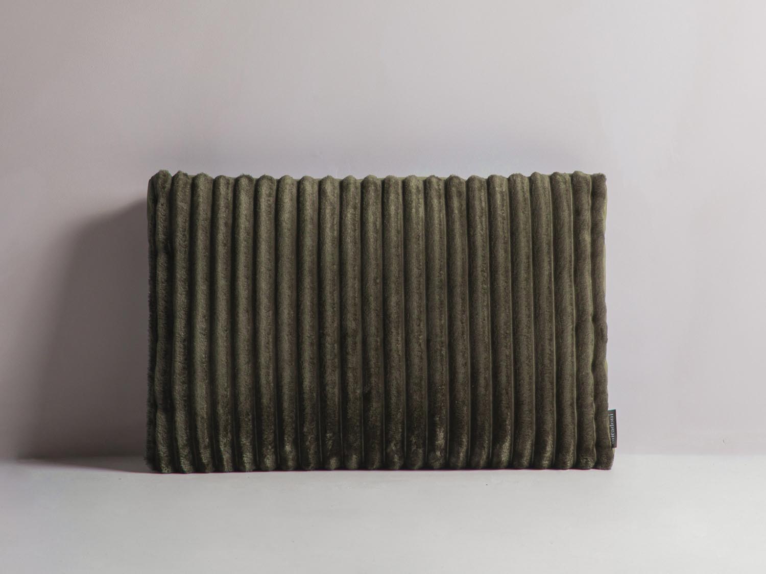 Stripy Pillow in Moss Green, Green präsentiert im Onlineshop von KAQTU Design AG. Deko Kissen ist von Micadoni