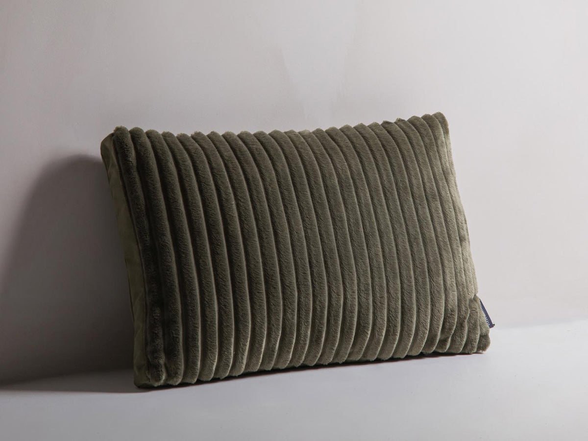 Stripy Pillow in Moss Green, Green-Tilia,Matt Velvet präsentiert im Onlineshop von KAQTU Design AG. Deko Kissen ist von Micadoni