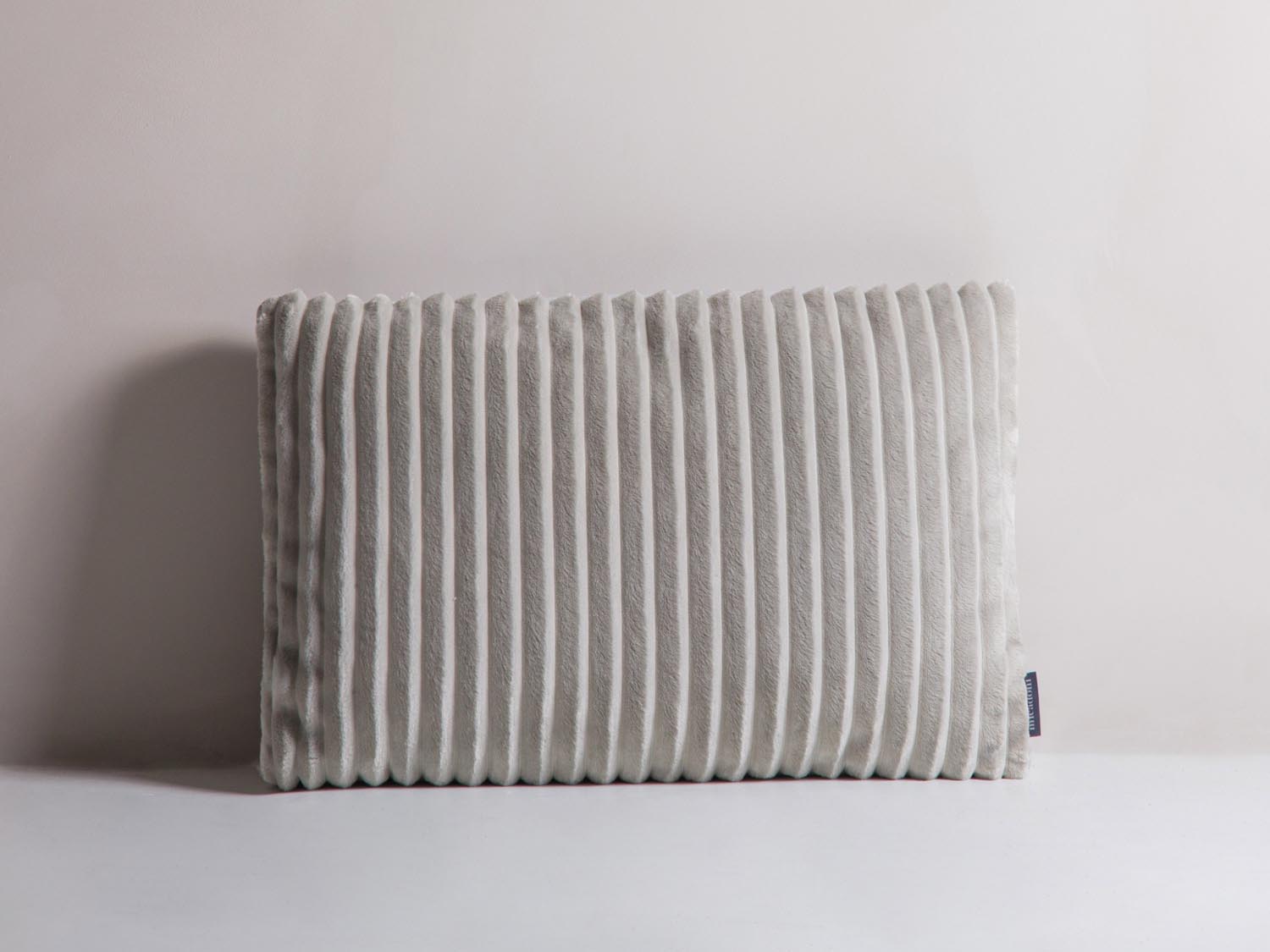 Stripy Pillow in Silver, Light Grey präsentiert im Onlineshop von KAQTU Design AG. Deko Kissen ist von Micadoni
