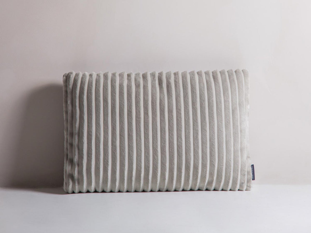 Stripy Pillow in Silver, Light Grey-Tilia,Matt Velvet präsentiert im Onlineshop von KAQTU Design AG. Deko Kissen ist von Micadoni