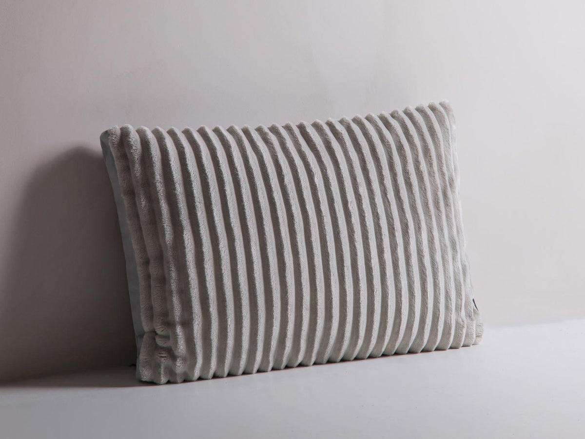 Stripy Pillow in Silver, Light Grey-Tilia,Matt Velvet präsentiert im Onlineshop von KAQTU Design AG. Deko Kissen ist von Micadoni