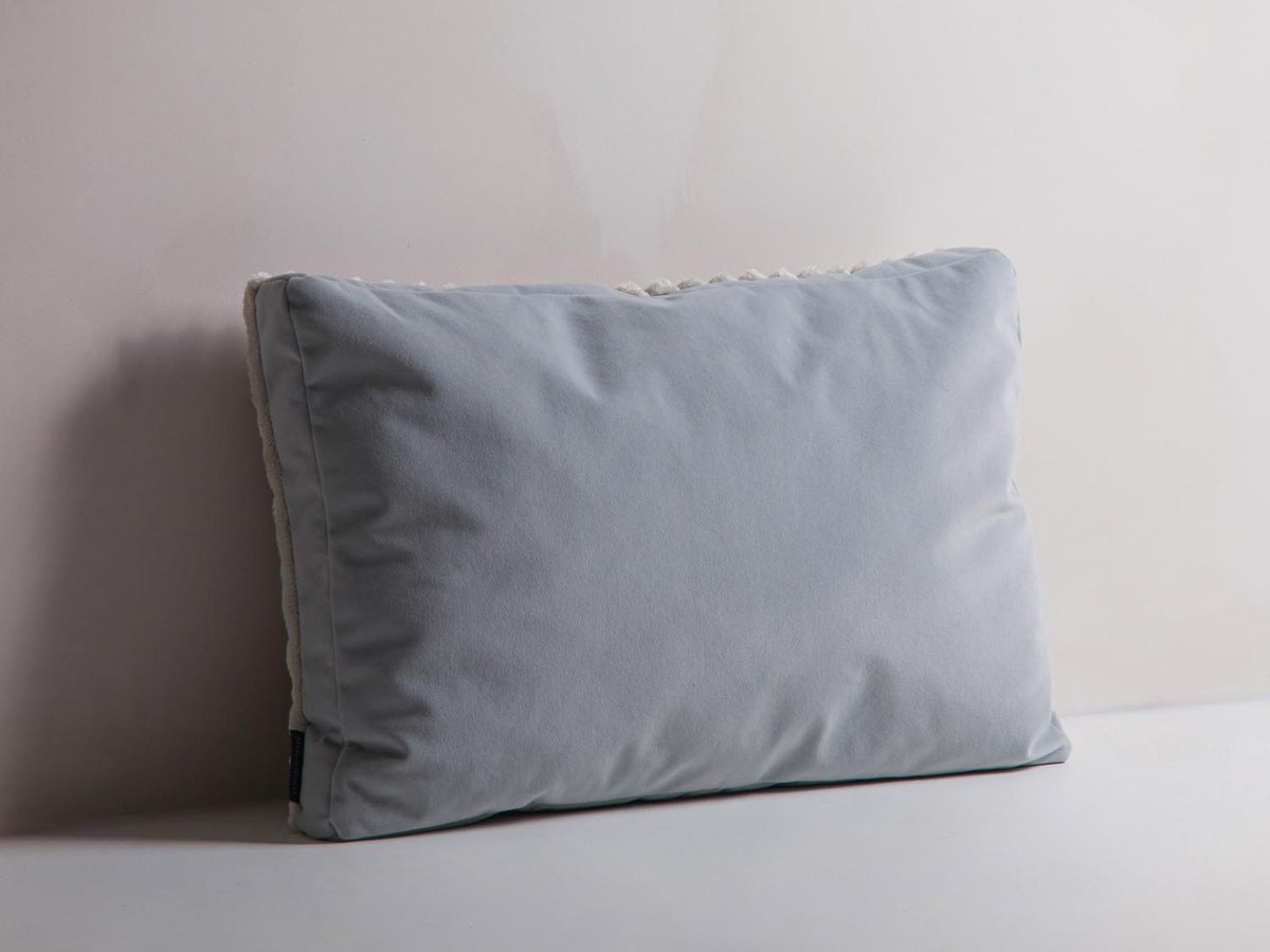 Stripy Pillow in Silver, Light Grey-Tilia,Matt Velvet präsentiert im Onlineshop von KAQTU Design AG. Deko Kissen ist von Micadoni