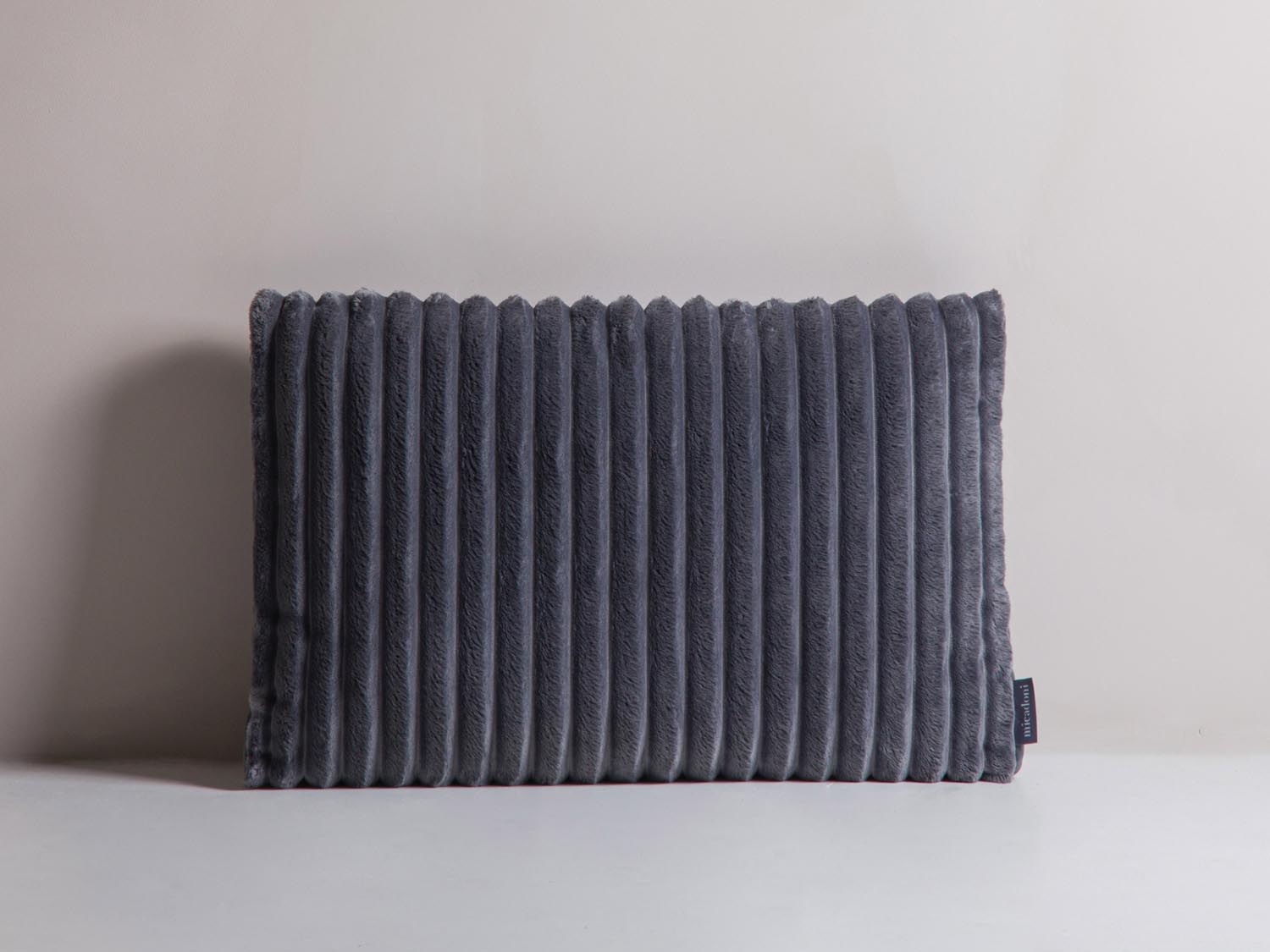 Stripy Pillow in Grey, Grey präsentiert im Onlineshop von KAQTU Design AG. Deko Kissen ist von Micadoni