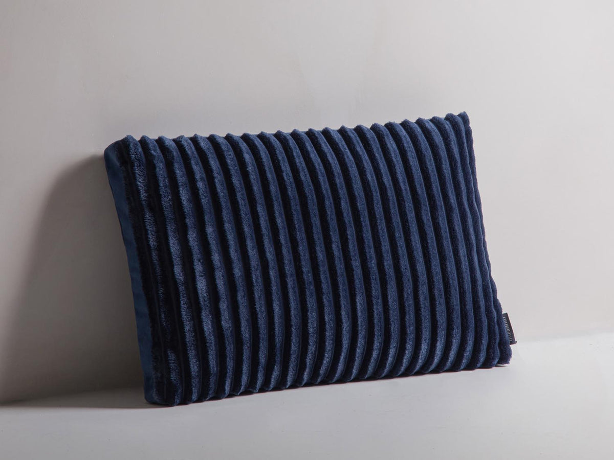 Stripy Pillow in Navy Blue, Blue-Tilia,Matt Velvet präsentiert im Onlineshop von KAQTU Design AG. Deko Kissen ist von Micadoni