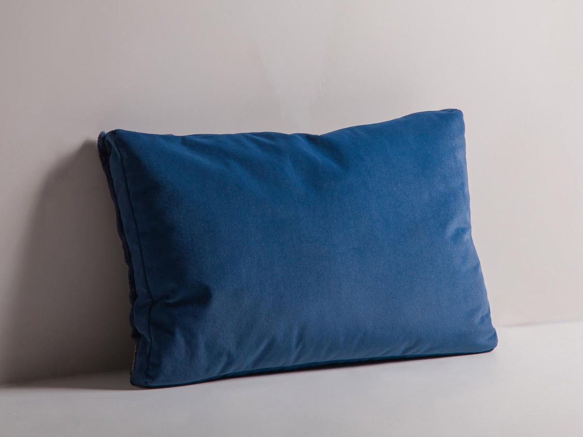 Stripy Pillow in Navy Blue, Blue-Tilia,Matt Velvet präsentiert im Onlineshop von KAQTU Design AG. Deko Kissen ist von Micadoni
