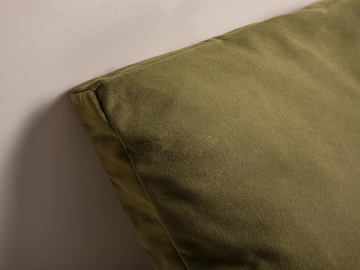 Stripy Velour Pillow in Green-Matt Velvet präsentiert im Onlineshop von KAQTU Design AG. Deko Kissen ist von Micadoni