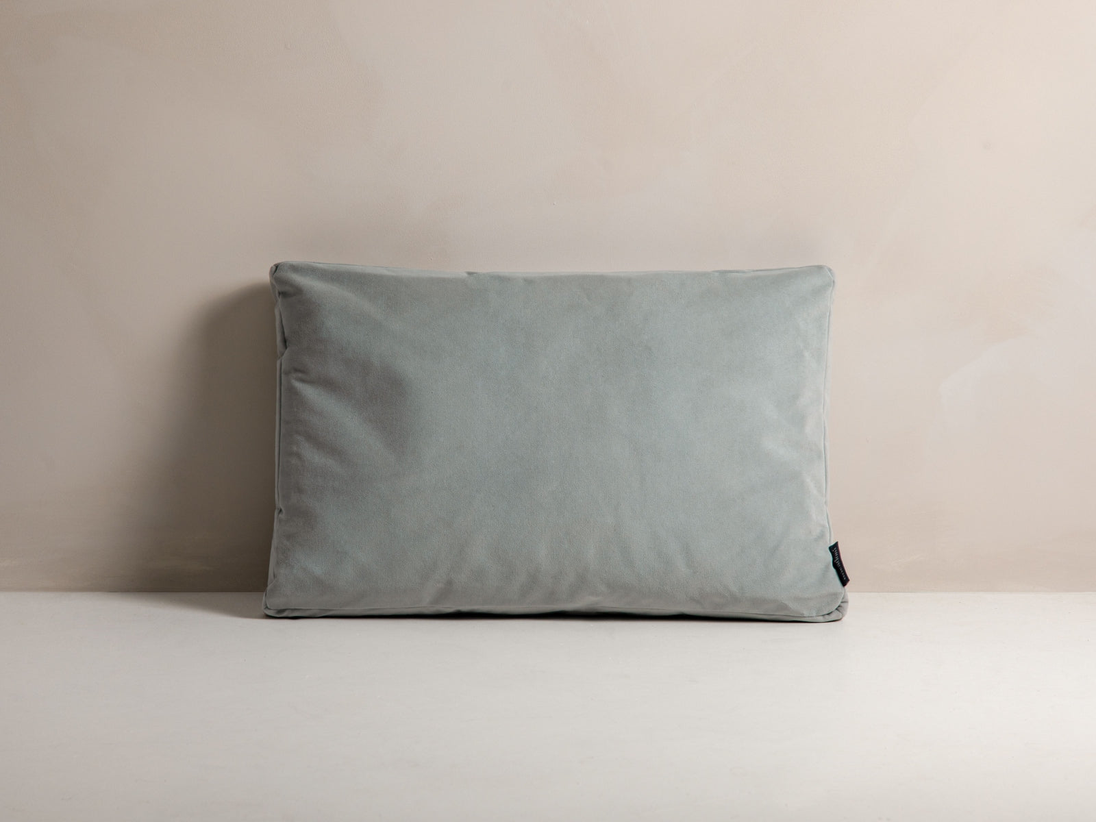 Stripy Velour Pillow in Light Grey präsentiert im Onlineshop von KAQTU Design AG. Deko Kissen ist von Micadoni