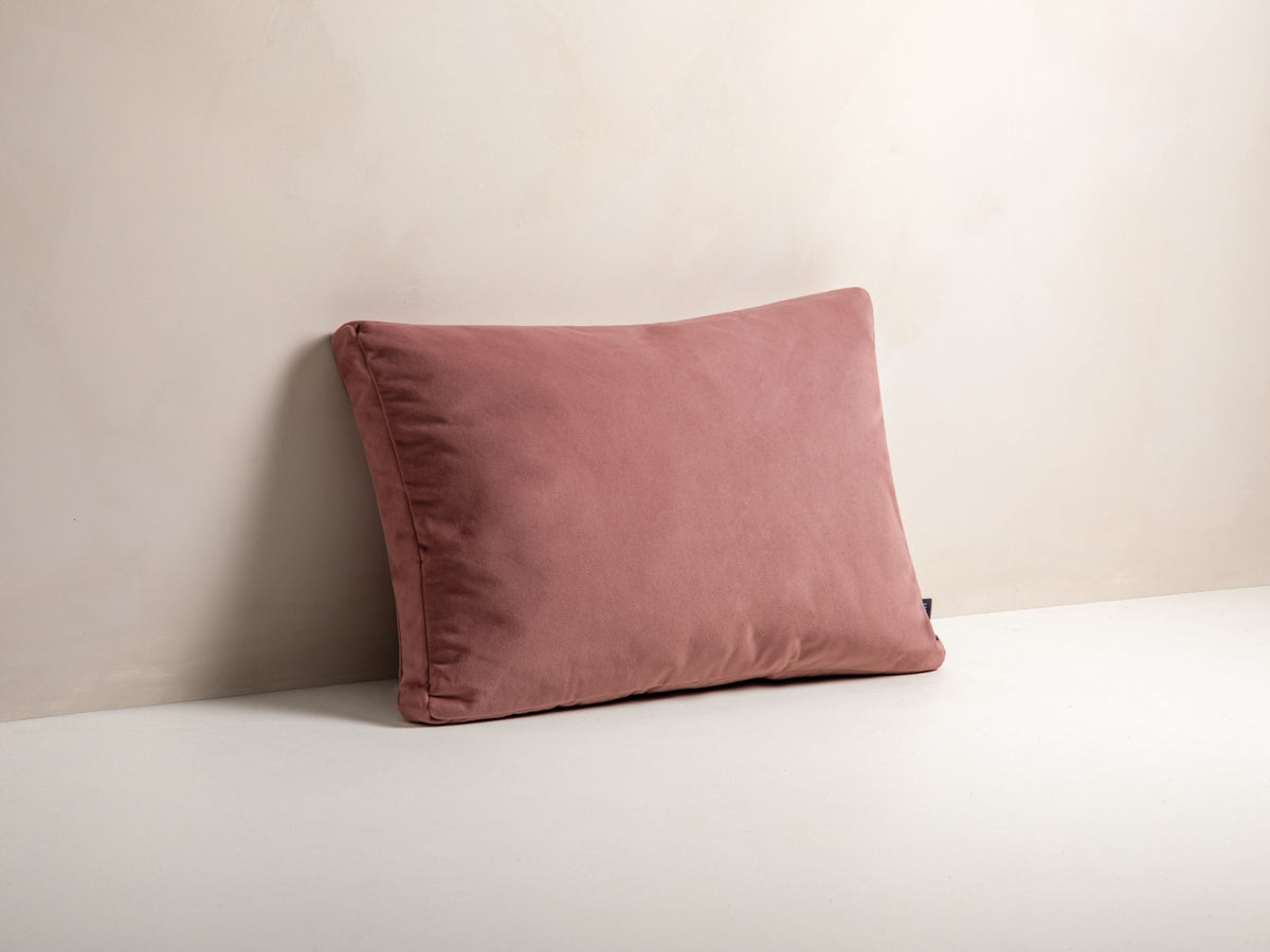 Stripy Velour Pillow in Pink-Matt Velvet präsentiert im Onlineshop von KAQTU Design AG. Deko Kissen ist von Micadoni