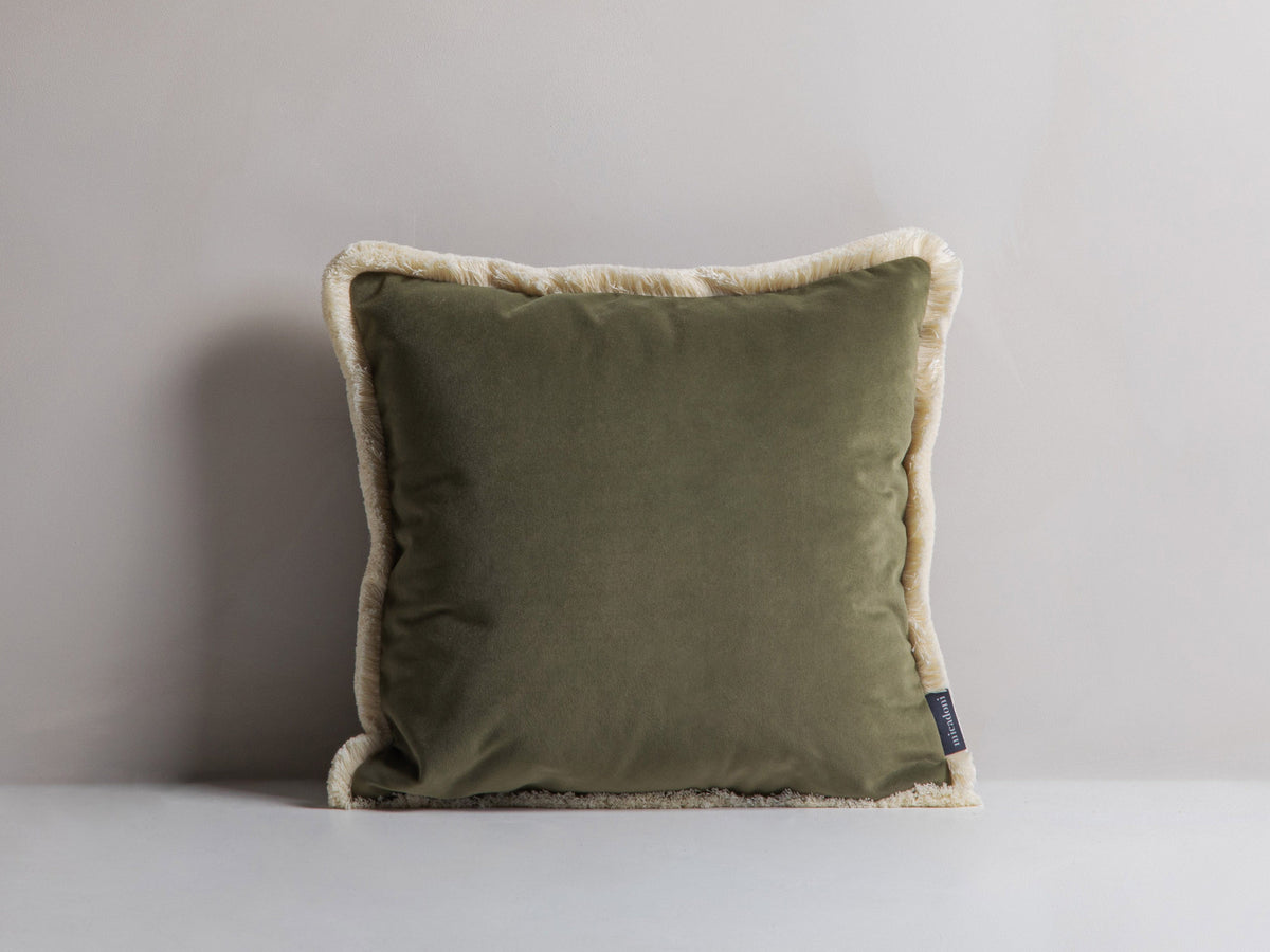 Hippy Pillow in Green-Matt Velvet präsentiert im Onlineshop von KAQTU Design AG. Deko Kissen ist von Micadoni