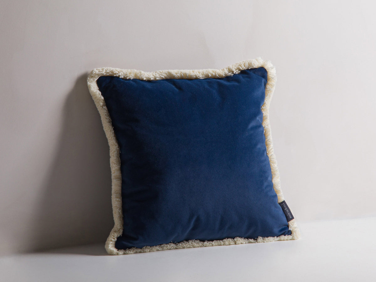 Hippy Pillow in Royal Blue-Matt Velvet präsentiert im Onlineshop von KAQTU Design AG. Deko Kissen ist von Micadoni