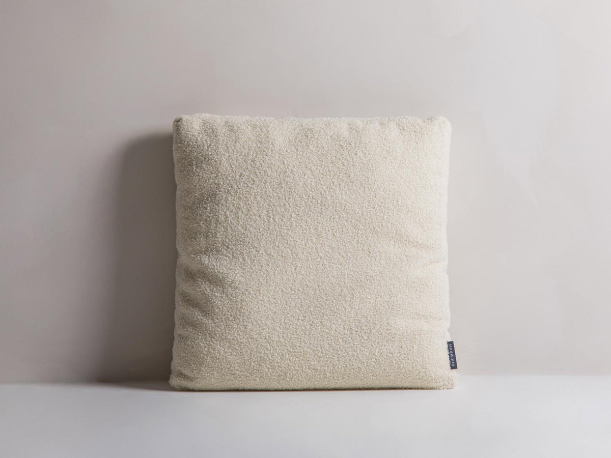 Mono Pillow in Light Beige-Now or Never präsentiert im Onlineshop von KAQTU Design AG. Deko Kissen ist von Micadoni